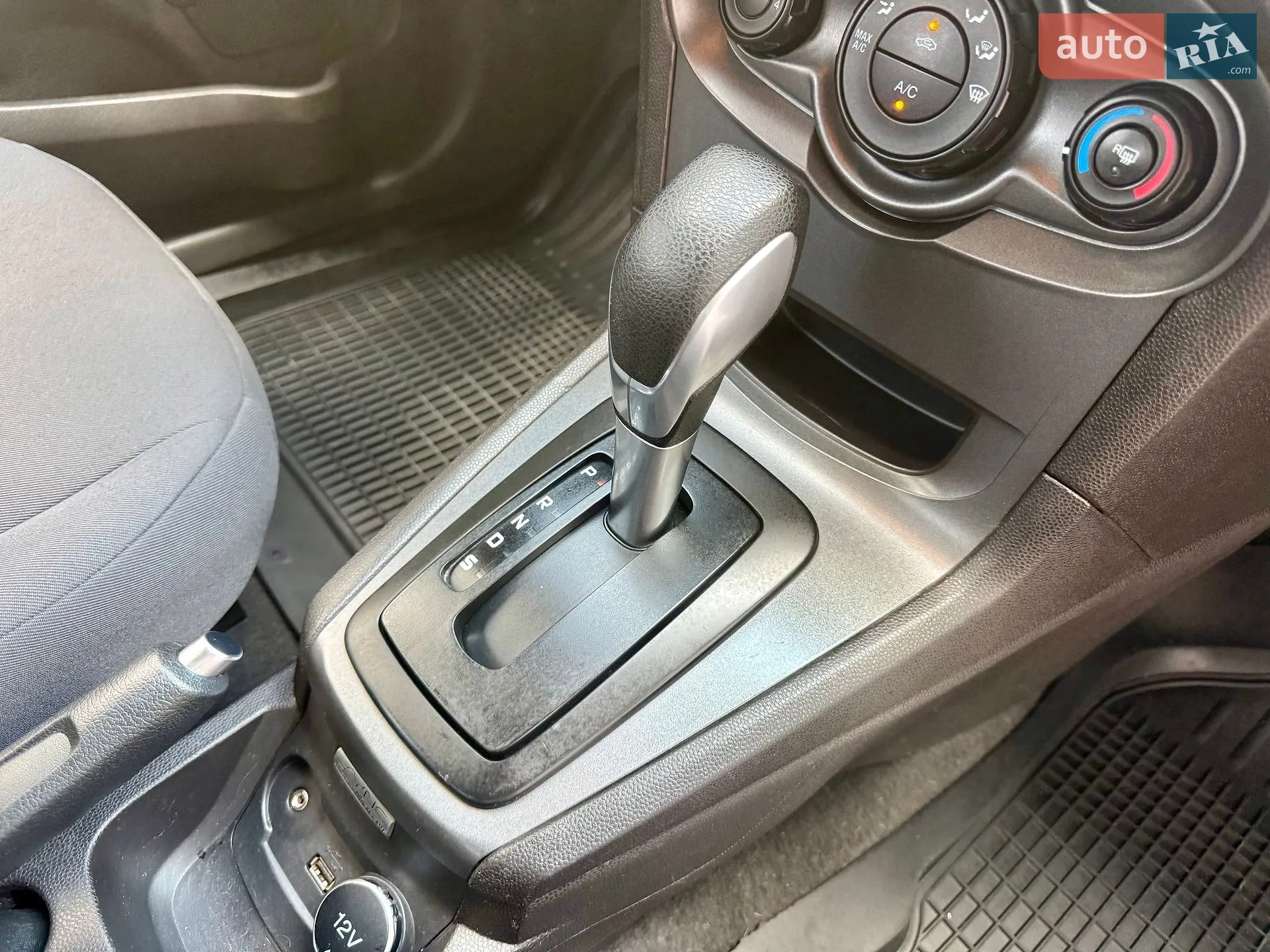 2015 Ford Fiesta - мініатюра 64