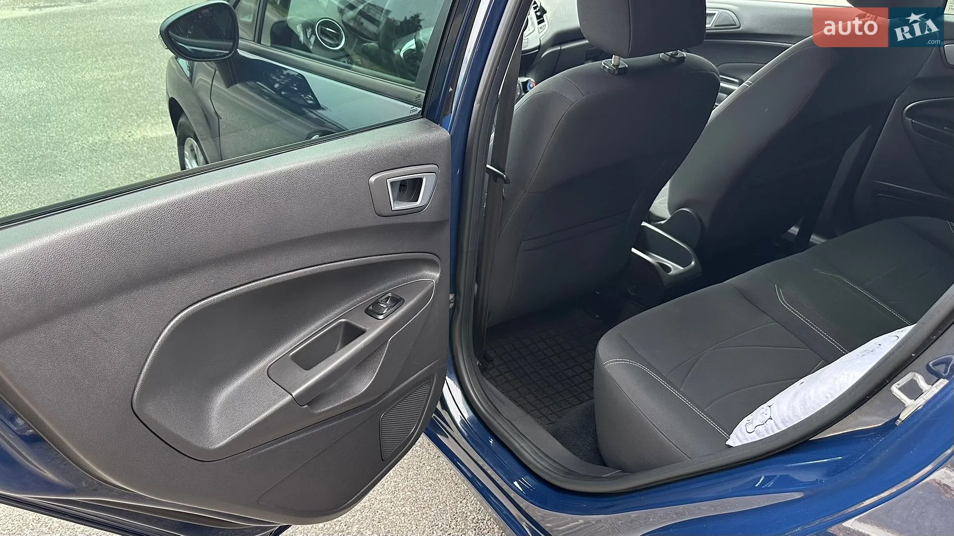 2013 Ford Fiesta - мініатюра 17