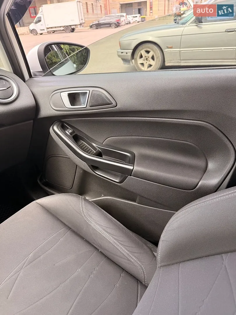 2013 Ford Fiesta - мініатюра 16