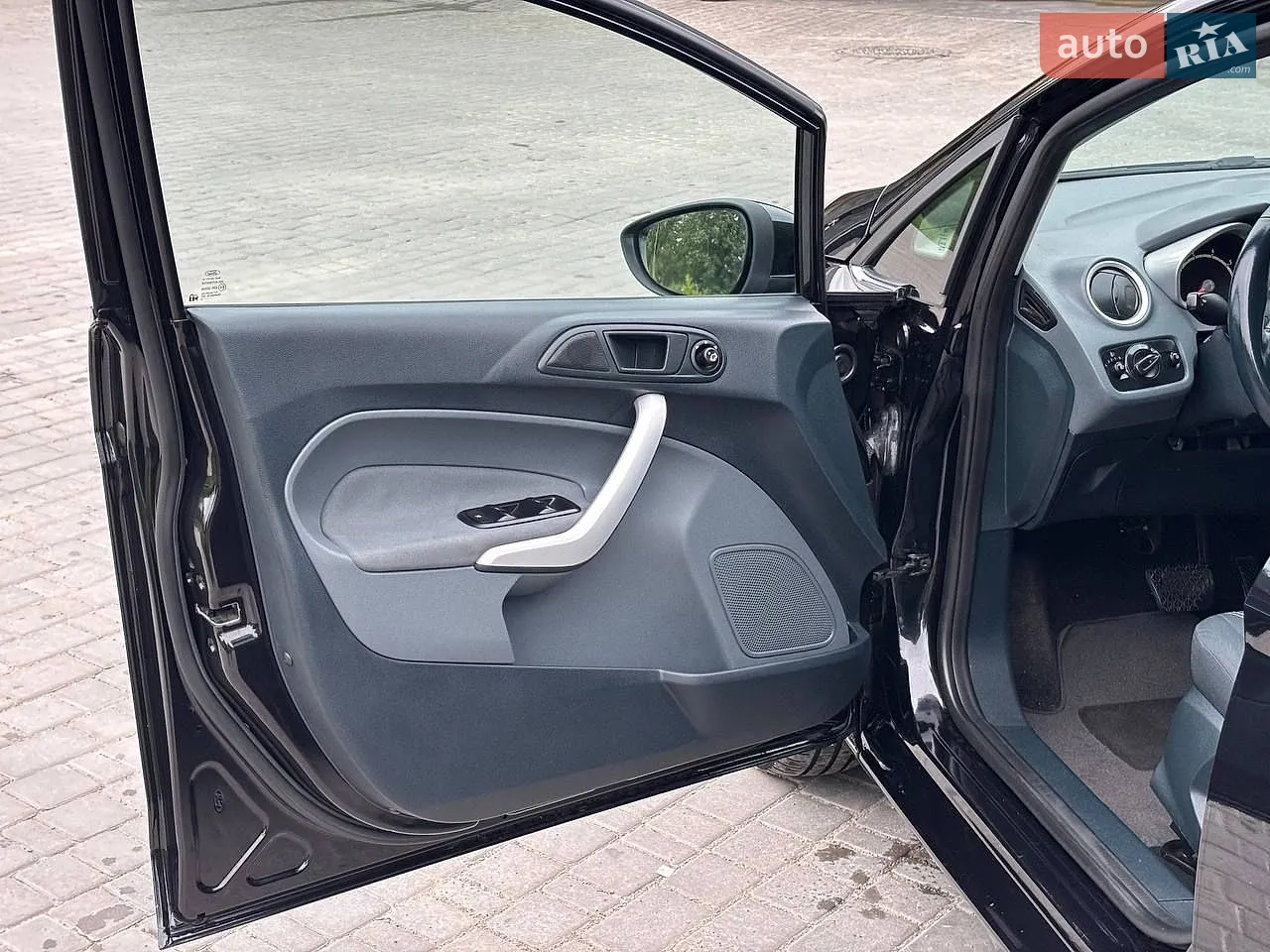 2010 Ford Fiesta - мініатюра 11
