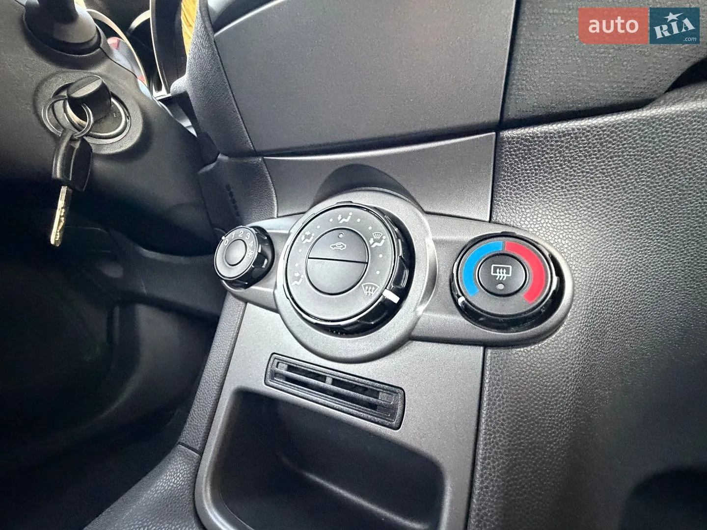 2013 Ford Fiesta - мініатюра 91