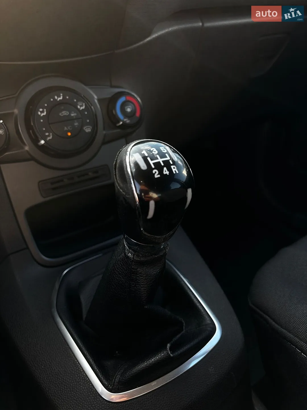 2013 Ford Fiesta - мініатюра 25