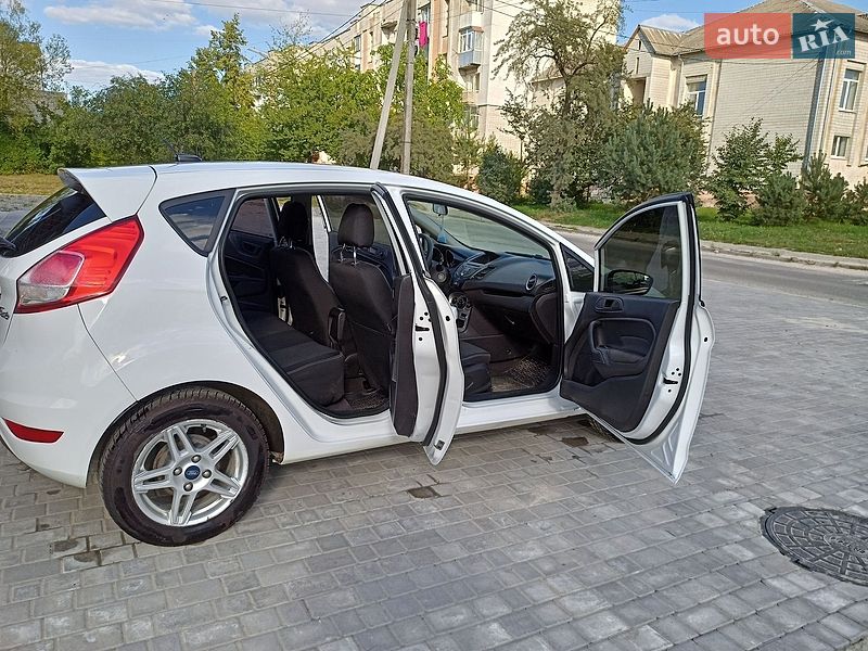 Ford Fiesta, photos from the listing
