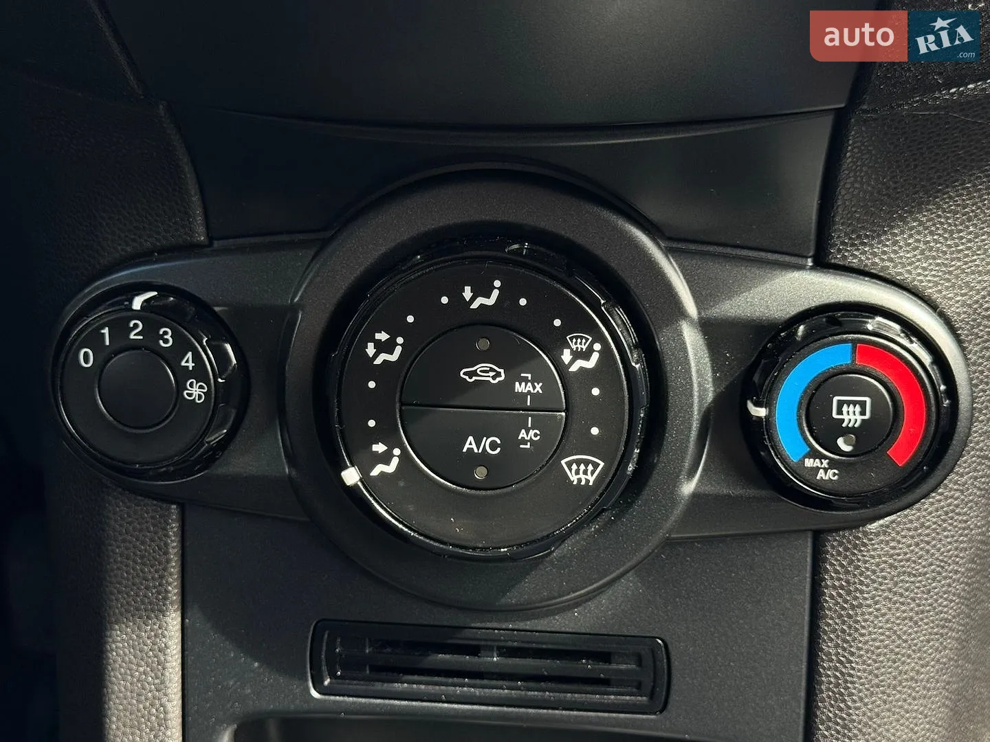 2013 Ford Fiesta - мініатюра 12