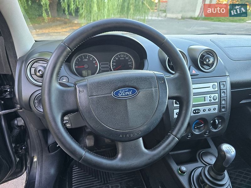 Хэтчбек Ford Fiesta 2004 в Хмельницком