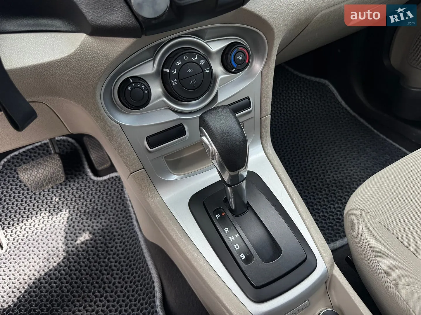 2018 Ford Fiesta - мініатюра 27