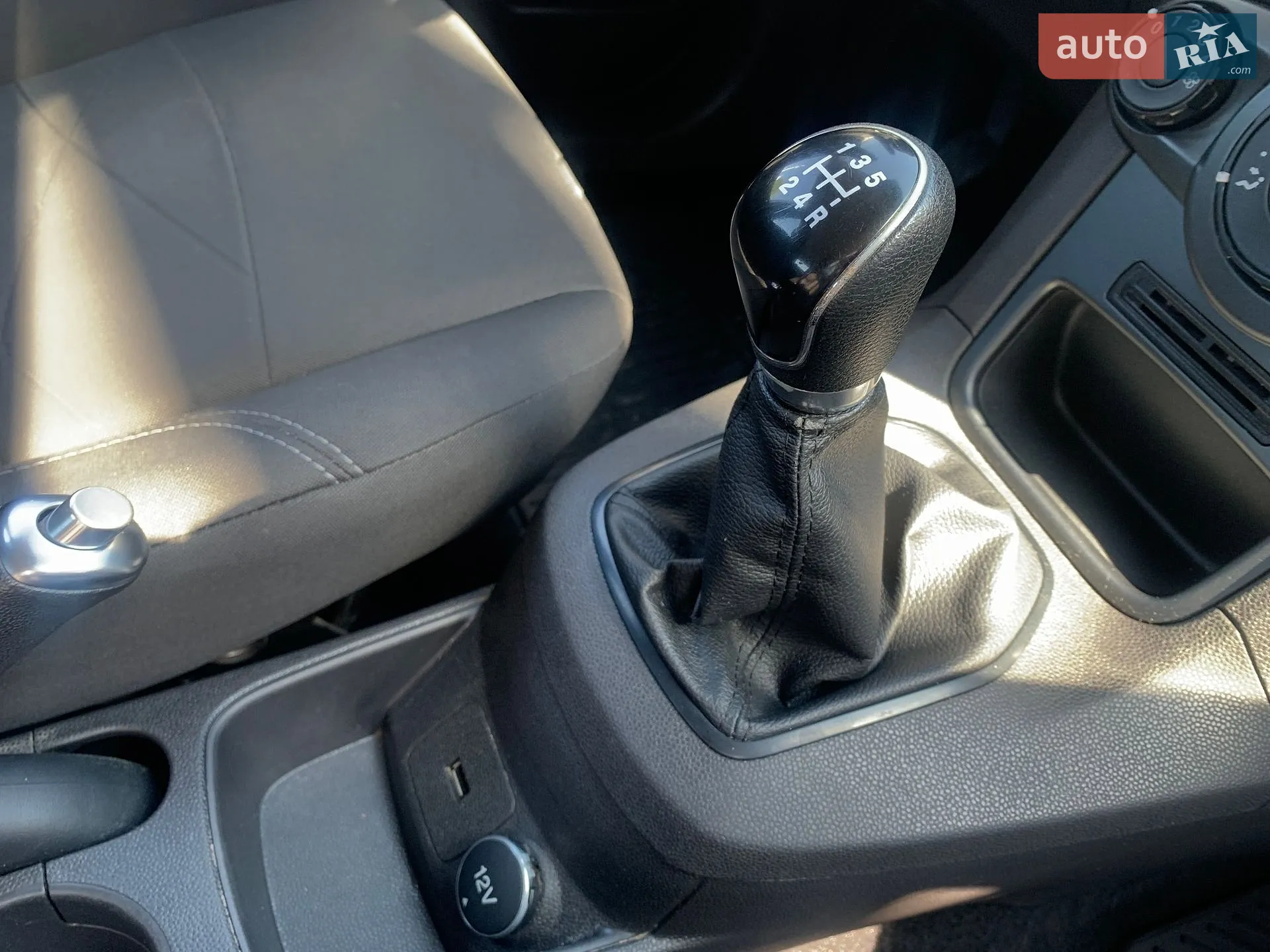 2017 Ford Fiesta - мініатюра 24