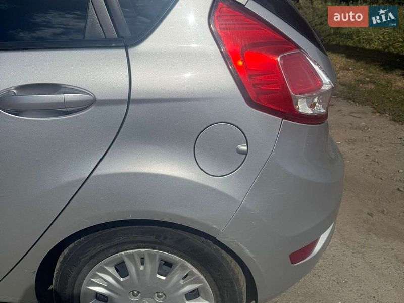 Хэтчбек Ford Fiesta 2015 в Днепре
