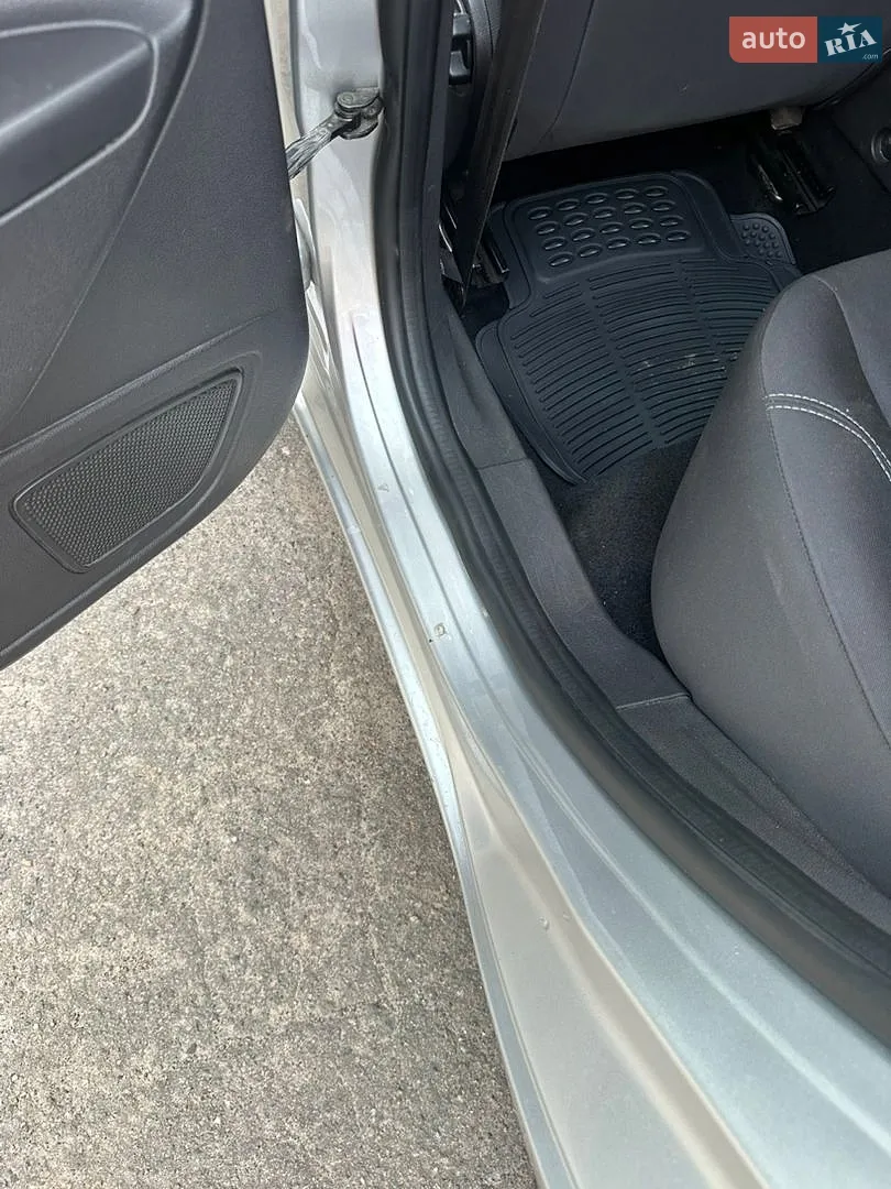 2013 Ford Fiesta - мініатюра 10
