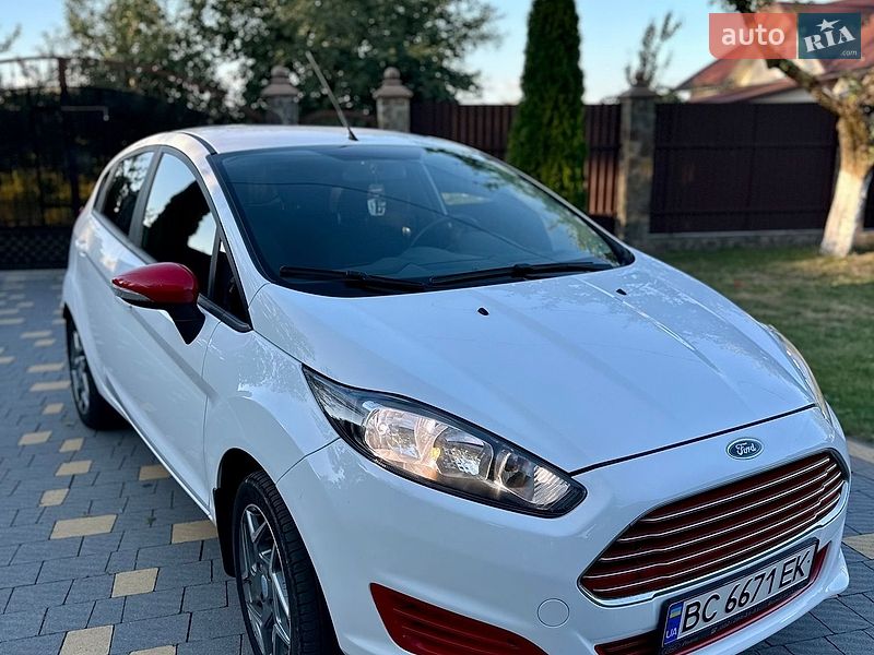 Хетчбек Ford Fiesta 2015 в Львові