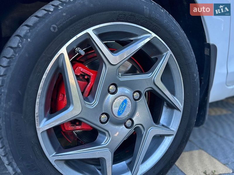 Хетчбек Ford Fiesta 2015 в Львові