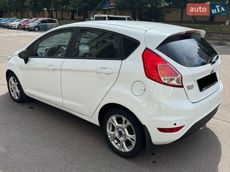 Хэтчбек Ford Fiesta 2016 в Киеве