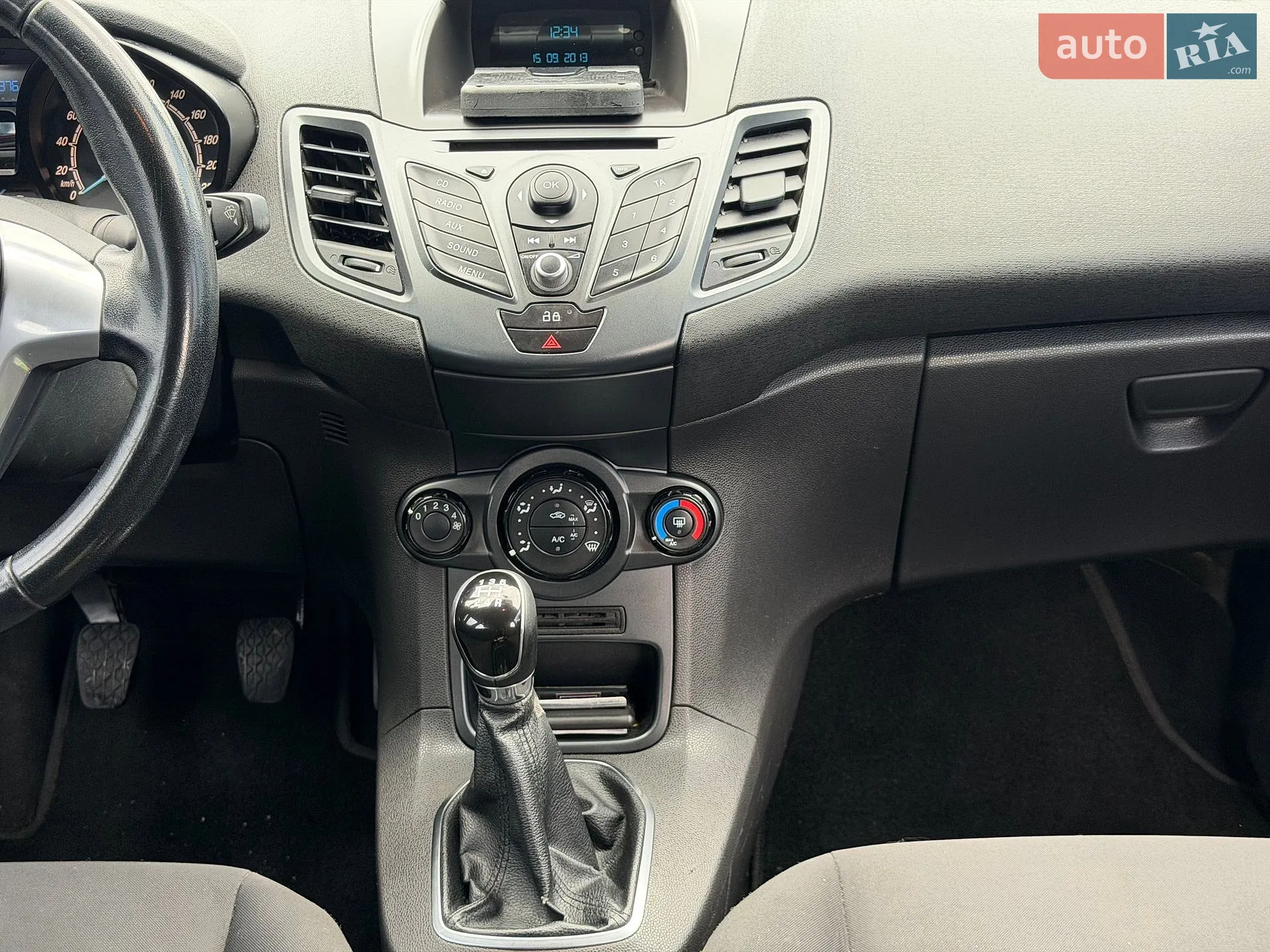 2013 Ford Fiesta - мініатюра 27