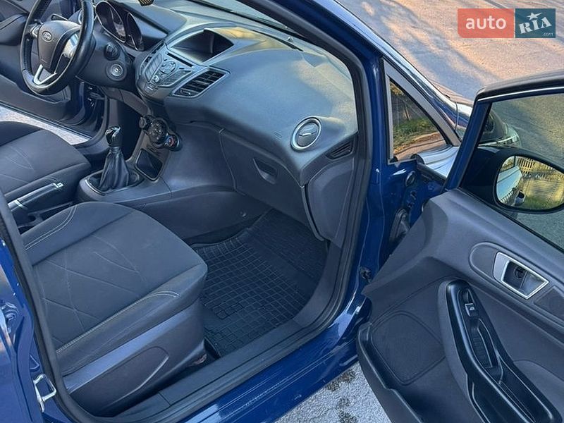 Хетчбек Ford Fiesta 2016 в Дніпрі