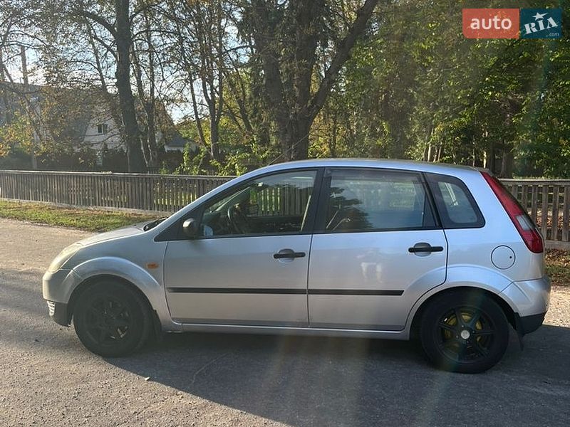 Хэтчбек Ford Fiesta 2005 в Киеве