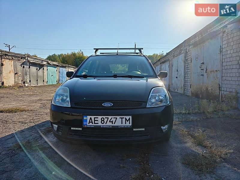 Хэтчбек Ford Fiesta 2004 в Каменском
