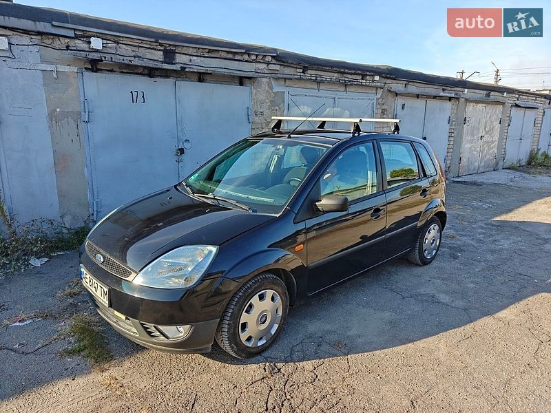 Хэтчбек Ford Fiesta 2004 в Каменском