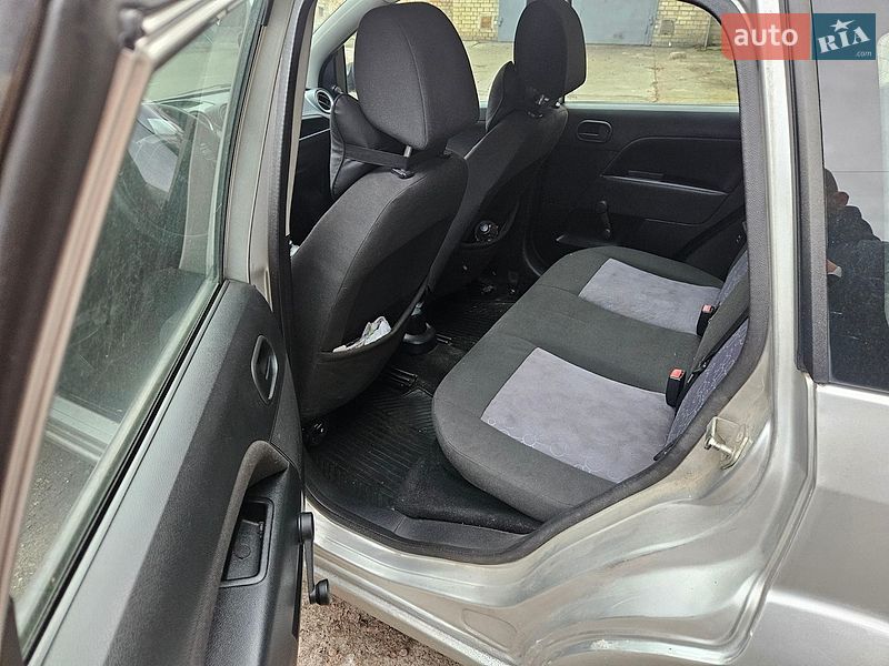 Хетчбек Ford Fiesta 2006 в Києві