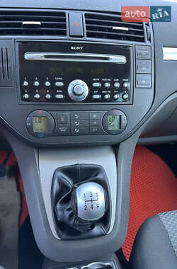Мінівен Ford Focus C-Max 2005 в 