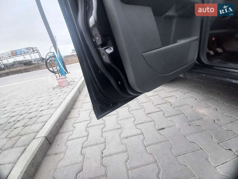 Минивэн Ford Focus C-Max 2005 в Толстом
