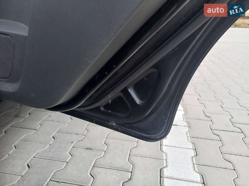 Минивэн Ford Focus C-Max 2005 в Толстом