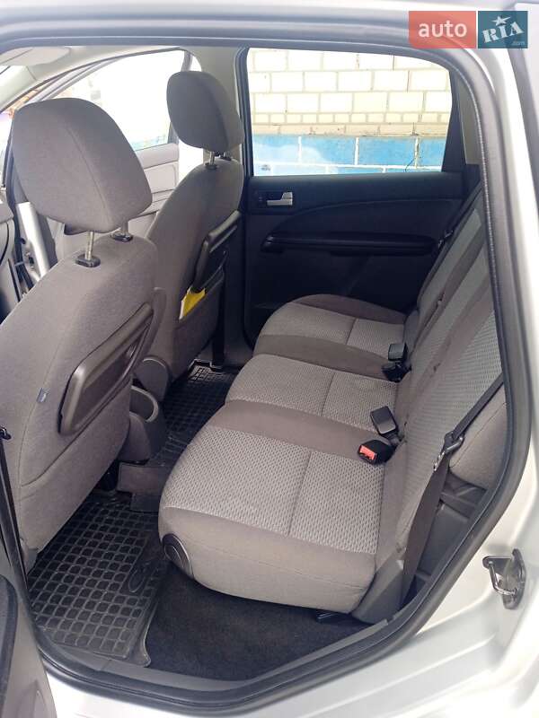 Минивэн Ford Focus C-Max 2007 в Сутисках