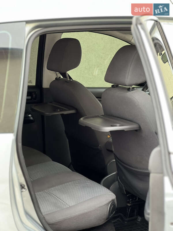 Минивэн Ford Focus C-Max 2004 в Жовкве