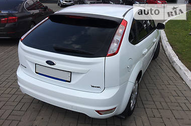 Хэтчбек Ford Focus 2011 в 