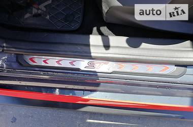 Седан Ford Focus 2012 в 