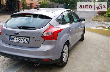 Хетчбек Ford Focus 2012 в 