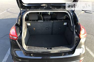Хэтчбек Ford Focus 2015 в 