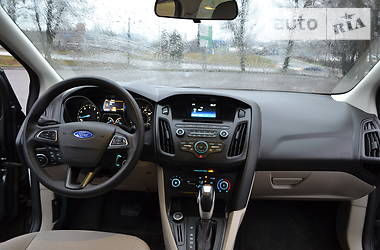 Хэтчбек Ford Focus 2015 в 
