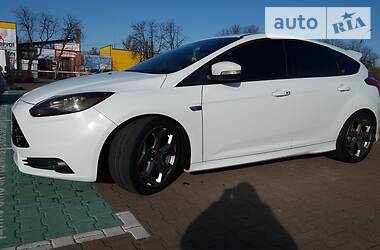 Хетчбек Ford Focus 2013 в 