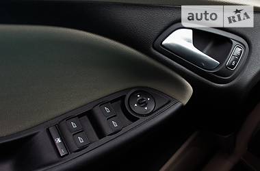 Седан Ford Focus 2015 в 