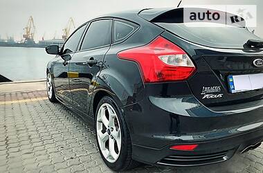 Хетчбек Ford Focus 2012 в 