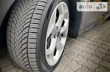 Хетчбек Ford Focus 2012 в 