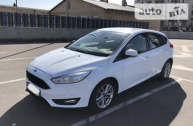Хетчбек Ford Focus 2015 в 