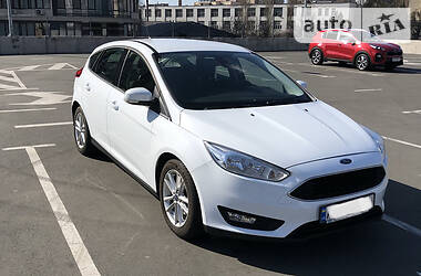 Хетчбек Ford Focus 2015 в 