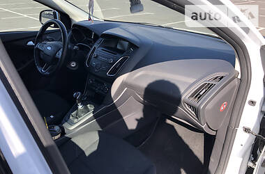 Хетчбек Ford Focus 2015 в 