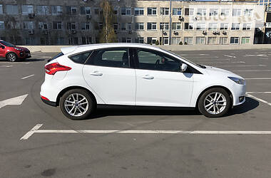 Хетчбек Ford Focus 2015 в 