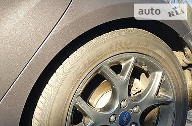 Хетчбек Ford Focus 2013 в 