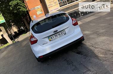 Хэтчбек Ford Focus 2012 в 