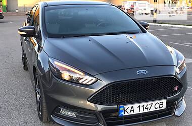 Хэтчбек Ford Focus 2016 в Киеве