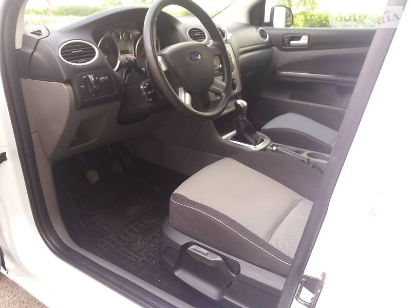 Хетчбек Ford Focus 2010 в Радивиліві