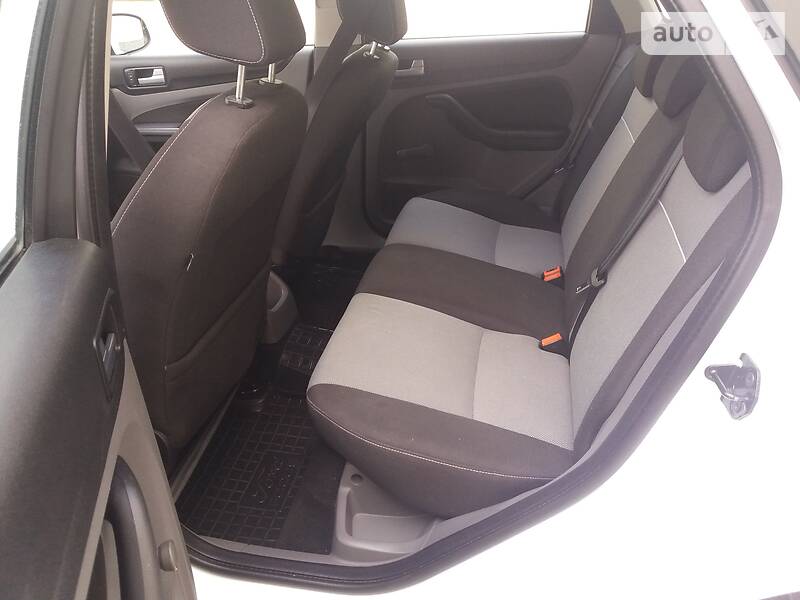 Хетчбек Ford Focus 2010 в Радивиліві