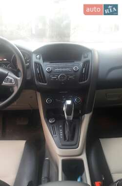 Седан Ford Focus 2015 в 