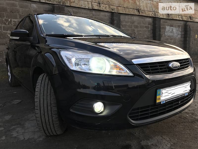 Хэтчбек Ford Focus 2010 в 