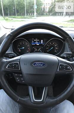 Седан Ford Focus 2015 в 