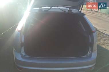 Хэтчбек Ford Focus 2011 в 