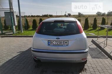 Хэтчбек Ford Focus 2004 в 